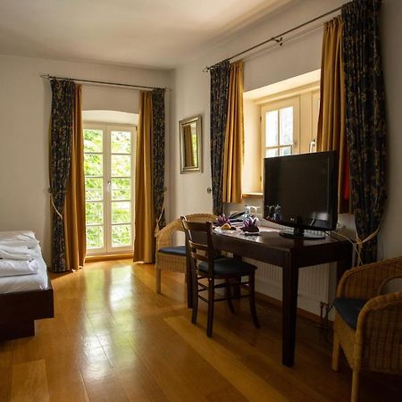 Hotel Burg Kerpen Illingen  Esterno foto