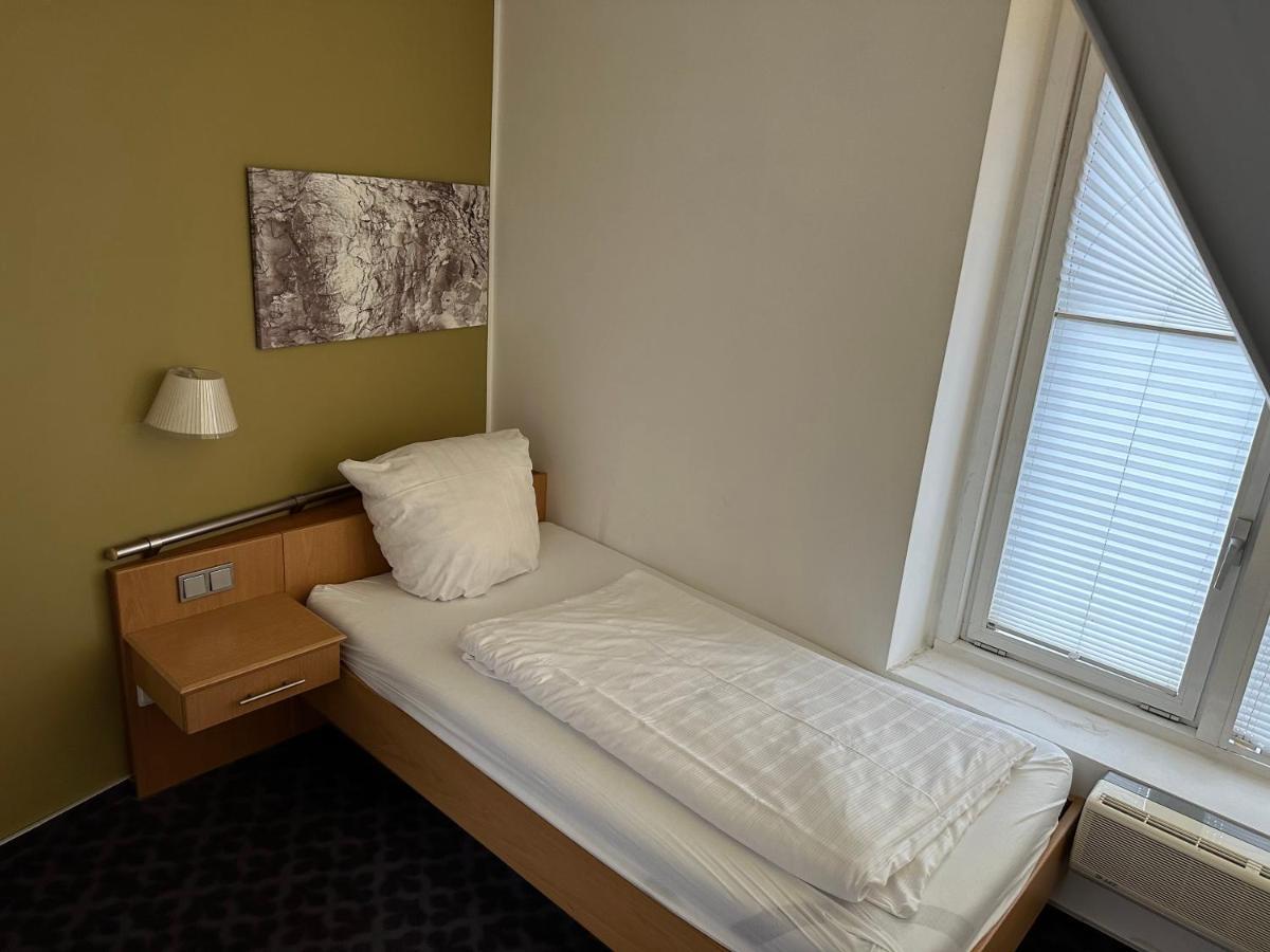 Hotel Burg Kerpen Illingen  Esterno foto