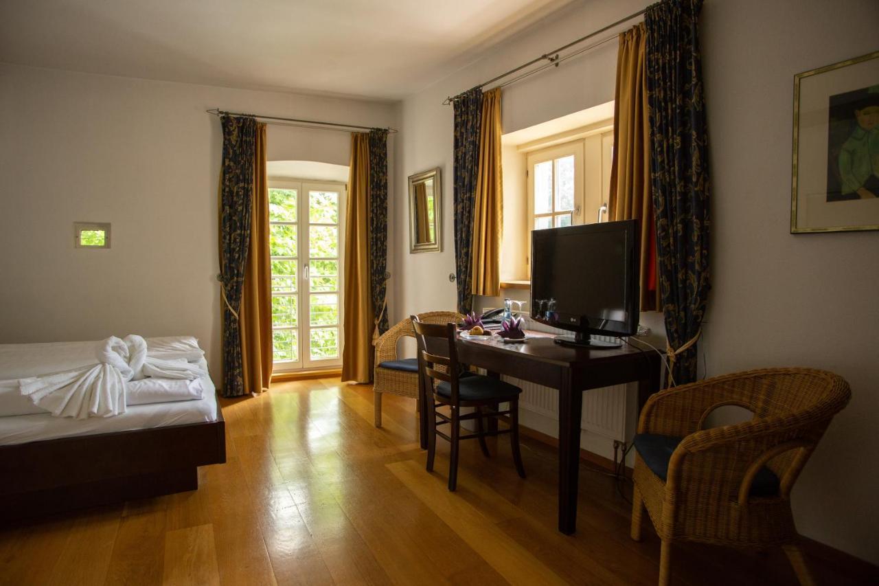Hotel Burg Kerpen Illingen  Esterno foto